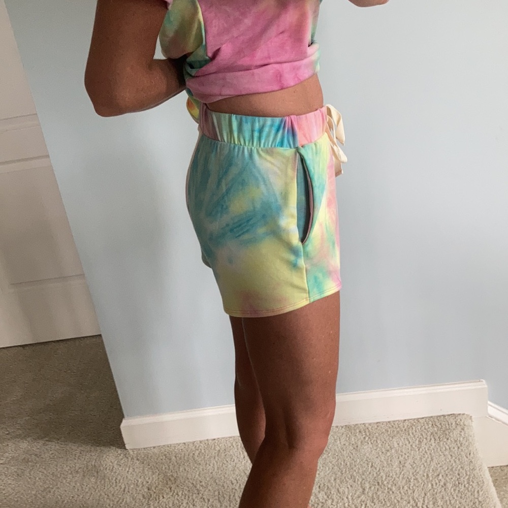 Tie Dye Top & Shorts Lounge Set - Picture 9 of 14
